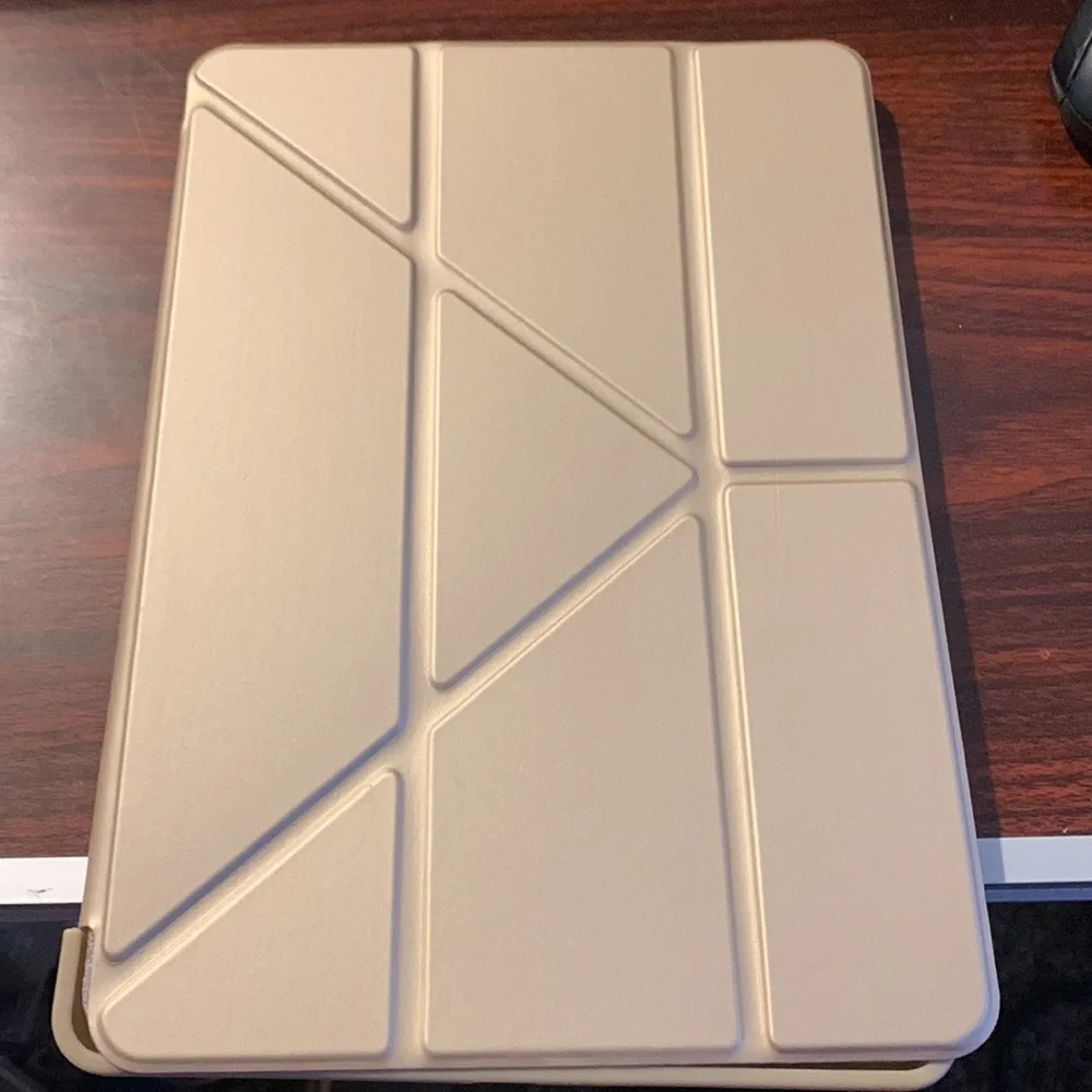 NWOT Cute sleek Case compatible with IPad 10.2